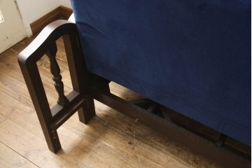 【オーダー注文・受注生産商品】ラフジュ工房オリジナル　挽物とシックな色合いがクラシカルな雰囲気を高めるソファベッド(3人掛けソファ、トリプルソファ)