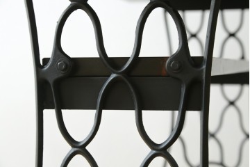 【オーダー注文・受注生産商品】アンティークの鉄脚が味わい深いミシンテーブル