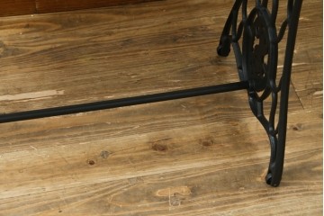 【オーダー注文・受注生産商品】アンティークの鉄脚が味わい深いミシンテーブル