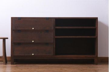 【オーダー注文・受注生産商品】ラフジュ工房オリジナル　脚付き 明治期の松材が味わい深いパタパタ扉のリビングボード(下駄箱、収納棚、サイドボード)