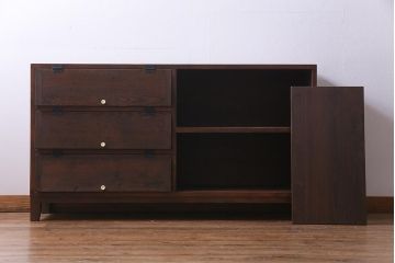 【オーダー注文・受注生産商品】ラフジュ工房オリジナル　脚付き 明治期の松材が味わい深いパタパタ扉のリビングボード(下駄箱、収納棚、サイドボード)
