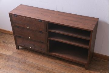 【オーダー注文・受注生産商品】ラフジュ工房オリジナル　脚付き 明治期の松材が味わい深いパタパタ扉のリビングボード(下駄箱、収納棚、サイドボード)