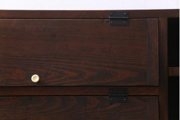 【オーダー注文・受注生産商品】ラフジュ工房オリジナル　脚付き 明治期の松材が味わい深いパタパタ扉のリビングボード(下駄箱、収納棚、サイドボード)