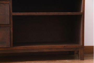 【オーダー注文・受注生産商品】ラフジュ工房オリジナル　脚付き 明治期の松材が味わい深いパタパタ扉のリビングボード(下駄箱、収納棚、サイドボード)