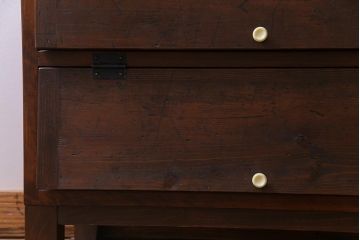 【オーダー注文・受注生産商品】ラフジュ工房オリジナル　脚付き 明治期の松材が味わい深いパタパタ扉のリビングボード(下駄箱、収納棚、サイドボード)
