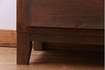 【オーダー注文・受注生産商品】ラフジュ工房オリジナル　脚付き 明治期の松材が味わい深いパタパタ扉のリビングボード(下駄箱、収納棚、サイドボード)