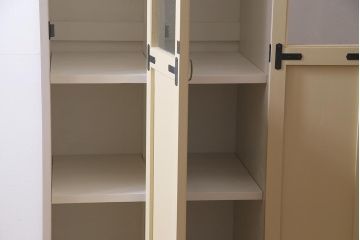 【オーダー注文・受注生産商品】ラフジュ工房オリジナル　ヒノキ無垢材・ヒバ材　気泡ガラスがレトロな2人用ペイントロッカー(収納棚、戸棚、ワードローブ)
