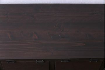 【オーダー注文・受注生産商品】ラフジュ工房オリジナル　鉄脚付き　メンズライクのお部屋に似合うパタパタ扉のマス目棚(収納棚、戸棚、下駄箱)