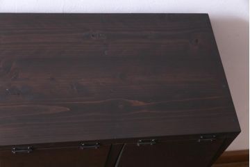 【オーダー注文・受注生産商品】ラフジュ工房オリジナル　鉄脚付き　メンズライクのお部屋に似合うパタパタ扉のマス目棚(収納棚、戸棚、下駄箱)