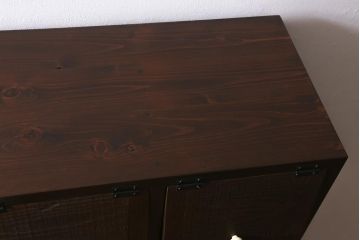 【オーダー注文・受注生産商品】ラフジュ工房オリジナル　古材リメイク　前板栗材　鉄脚付き　白い取っ手がレトロで可愛らしいパタパタ扉のマス目棚(収納棚、下駄箱)