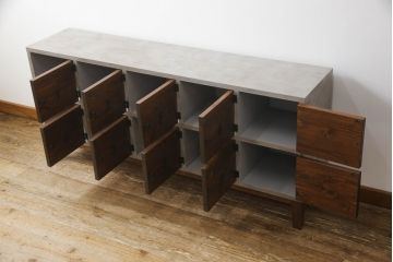 【オーダー注文・受注生産商品】ラフジュ工房オリジナル　ペイント　脚付き　ヒノキ無垢材　数字プレート・ネームプレート付きの下駄箱(収納棚、ロッカー、マス目棚)