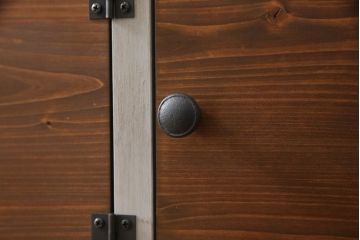 【オーダー注文・受注生産商品】ラフジュ工房オリジナル　ペイント　脚付き　ヒノキ無垢材　数字プレート・ネームプレート付きの下駄箱(収納棚、ロッカー、マス目棚)