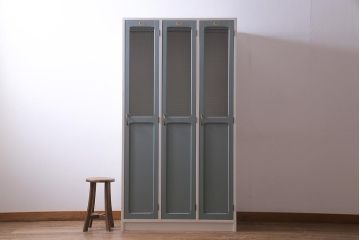 【オーダー注文・受注生産商品】ラフジュ工房オリジナル　ヒノキ無垢材・ヒバ材　チェッカーガラス入り　レトロペイントの3人用ロッカー(収納棚、戸棚)