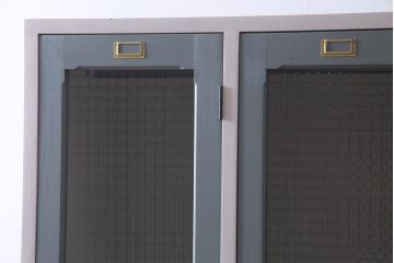 【オーダー注文・受注生産商品】ラフジュ工房オリジナル　ヒノキ無垢材・ヒバ材　チェッカーガラス入り　レトロペイントの3人用ロッカー(収納棚、戸棚)