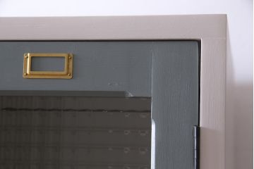 【オーダー注文・受注生産商品】ラフジュ工房オリジナル　ヒノキ無垢材・ヒバ材　チェッカーガラス入り　レトロペイントの3人用ロッカー(収納棚、戸棚)