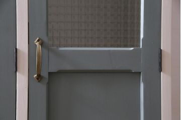 【オーダー注文・受注生産商品】ラフジュ工房オリジナル　ヒノキ無垢材・ヒバ材　チェッカーガラス入り　レトロペイントの3人用ロッカー(収納棚、戸棚)