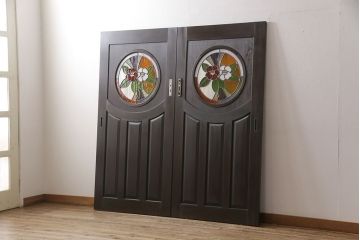 【オーダー注文・受注生産商品】ラフジュ工房オリジナル　丸いステンドグラスが目を惹くクラシカルな雰囲気の引き戸2枚セット(玄関戸、引き違い戸、建具、板戸)