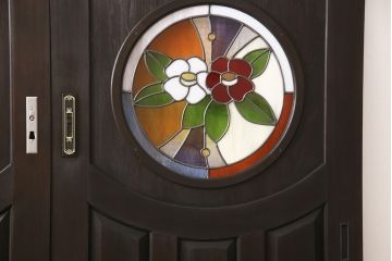 【オーダー注文・受注生産商品】ラフジュ工房オリジナル　丸いステンドグラスが目を惹くクラシカルな雰囲気の引き戸2枚セット(玄関戸、引き違い戸、建具、板戸)
