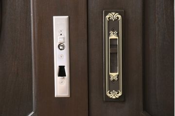 【オーダー注文・受注生産商品】ラフジュ工房オリジナル　丸いステンドグラスが目を惹くクラシカルな雰囲気の引き戸2枚セット(玄関戸、引き違い戸、建具、板戸)
