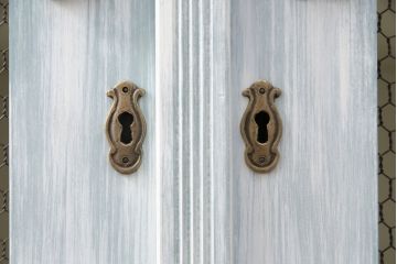 【オーダー注文・受注生産商品】ラフジュ工房オリジナル　シャビーな風合いが魅力!!ヨーロッパアンティーク風のグリアージュキャビネット(収納棚、戸棚、ワードローブ)