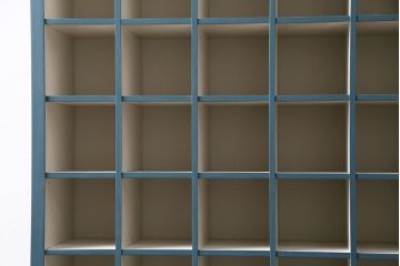 【オーダー注文・受注生産商品】ラフジュ工房オリジナル　ターコイズブルーが空間のアクセントになる60マスの収納棚(ハンカチ什器、店舗什器、キャビネット、オープンラック)