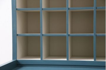 【オーダー注文・受注生産商品】ラフジュ工房オリジナル　ターコイズブルーが空間のアクセントになる60マスの収納棚(ハンカチ什器、店舗什器、キャビネット、オープンラック)
