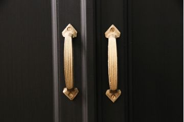 【オーダー注文・受注生産商品】ラフジュ工房オリジナル　背面がイエローカラーで個性の光るガラスケース(戸棚、ガラスキャビネット、収納棚、飾り棚、カップボード、陳列棚、店舗什器)