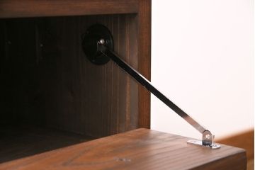 【オーダー注文・受注生産商品】ラフジュ工房オリジナル　メンズライクな空間づくりに活躍するフラップダウン扉の脚付きローボード(リビングボード、テレビ台、テレビボード、ローチェスト)