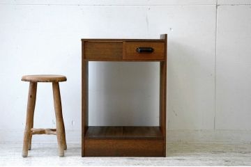 アンティーク家具　古い写真館の両面引き出しサイドテーブル