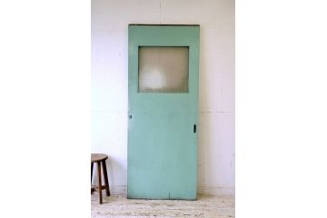 古い学校のモールガラスドア