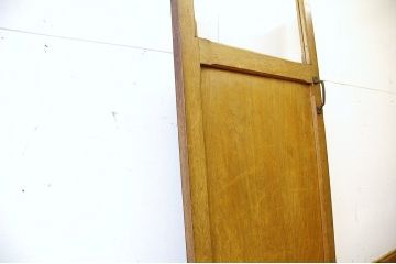 古い木のシンプルな扉