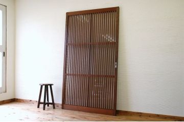 珍品!古い呉服店の大きなガラス格子戸