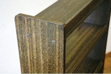 アンティーク家具　古い木味のシンプルな本棚