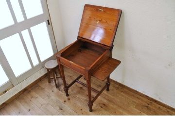 アンティーク家具　イギリスアンティーク!!パイン材のリーディングデスク