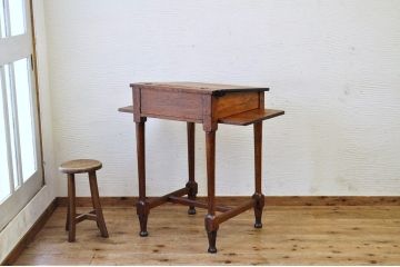 アンティーク家具　イギリスアンティーク!!パイン材のリーディングデスク