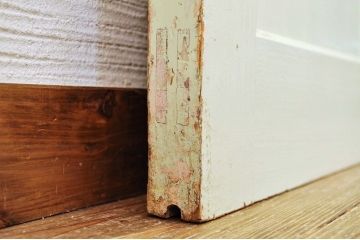 ★古い学校のペンキの剥げたガラス戸1枚3