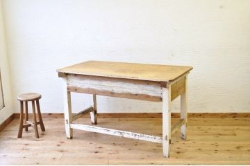 アンティーク家具　ペンキの剥げた引き出し付き作業台