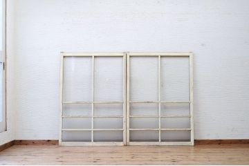 ペンキの剥げたレトロなガラス戸2枚セット