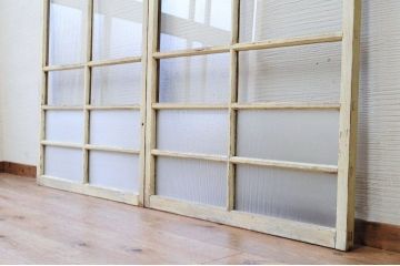 ペンキの剥げたレトロなガラス戸2枚セット