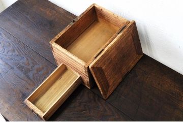 アンティーク雑貨　古民具　骨董　古い桐材の使い込まれた収納箱(硯箱)