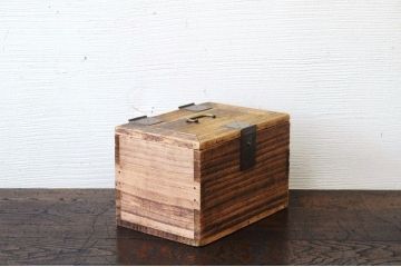 アンティーク雑貨　古民具　骨董　古い桐材の使い込まれた収納箱(硯箱)