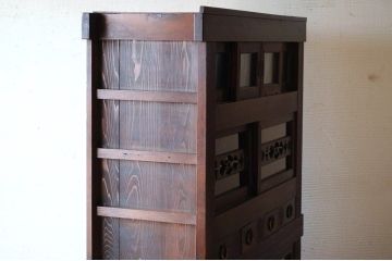 アンティーク家具　古い木のモダンなモールガラス入り水屋箪笥(食器棚)