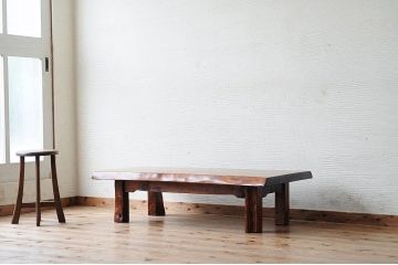 アンティーク家具　天板一枚板!小振りで重厚なテーブル