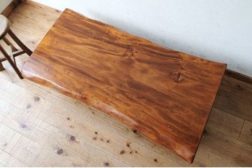 アンティーク家具　天板一枚板!小振りで重厚なテーブル
