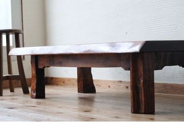 アンティーク家具　天板一枚板!小振りで重厚なテーブル