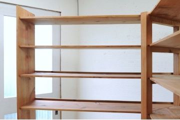 アンティーク家具　古い木味の引き出し付きL型飾り棚