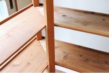 アンティーク家具　古い木味の引き出し付きL型飾り棚