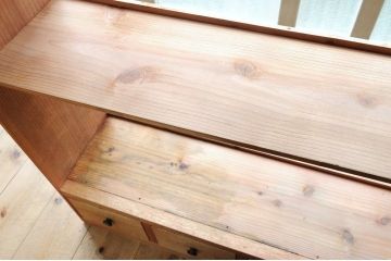 アンティーク家具　古い木味の引き出し付きL型飾り棚