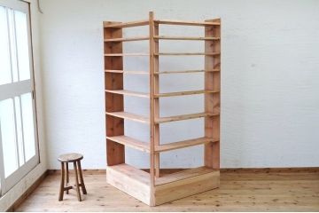 アンティーク家具　古い木味の引き出し付きL型飾り棚