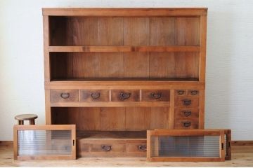 アンティーク家具　◇特大!古い木味の二段重ねモールガラス収納棚